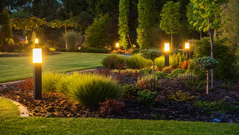 Outdoor pathway lighting